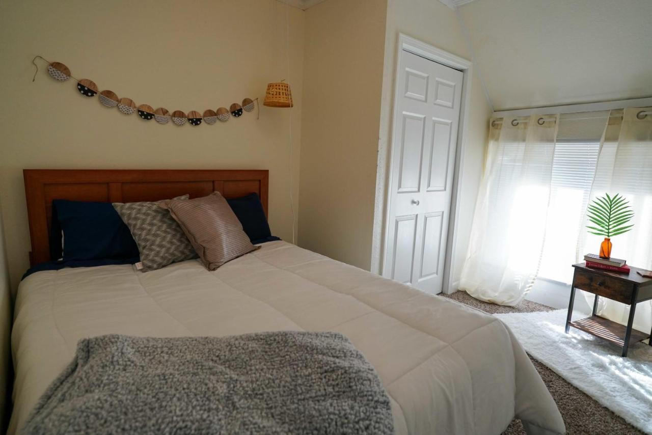 2 Bedroom Apartment Near Ndsu And Downtown Фарго Экстерьер фото