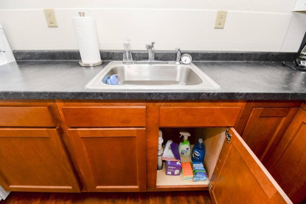 2 Bedroom Apartment Near Ndsu And Downtown Фарго Экстерьер фото
