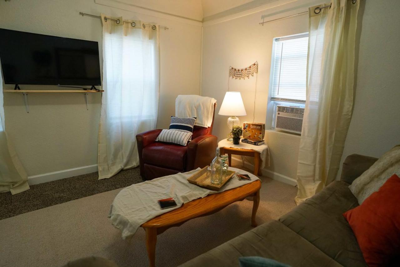 2 Bedroom Apartment Near Ndsu And Downtown Фарго Экстерьер фото