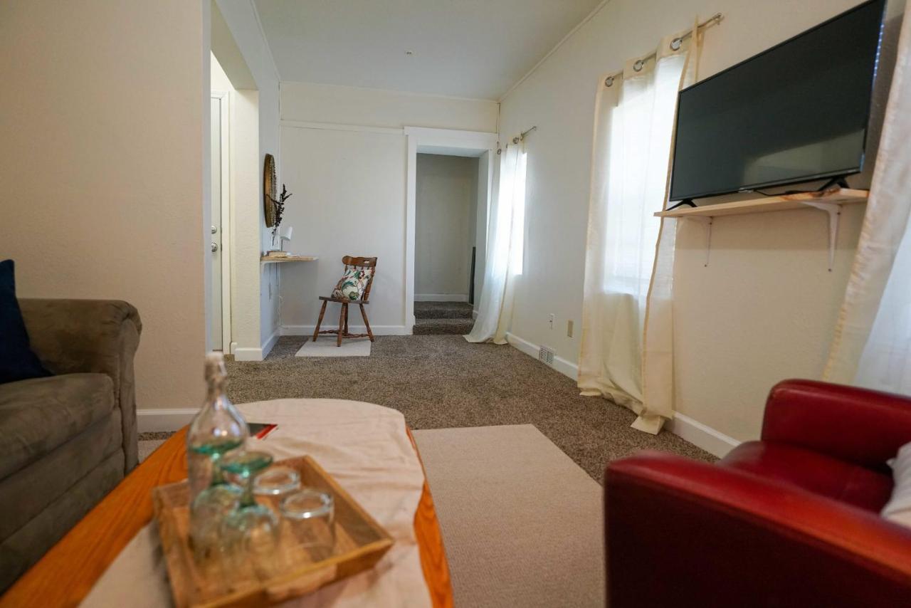 2 Bedroom Apartment Near Ndsu And Downtown Фарго Экстерьер фото