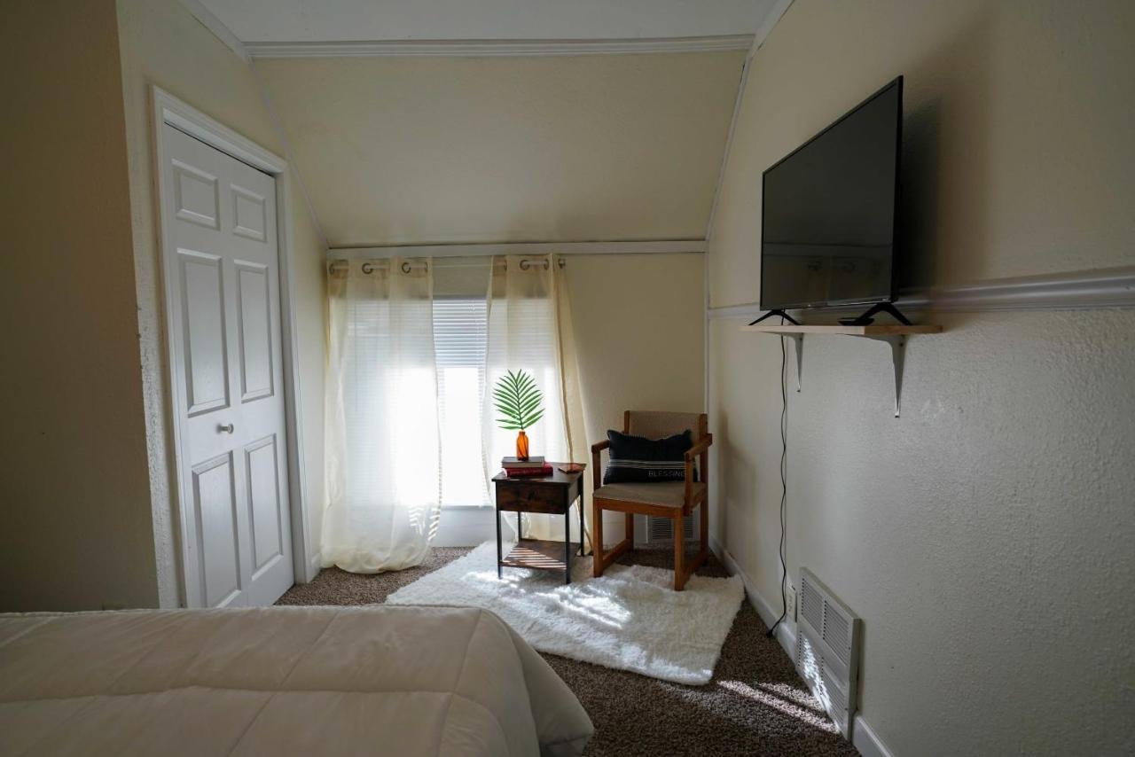 2 Bedroom Apartment Near Ndsu And Downtown Фарго Экстерьер фото